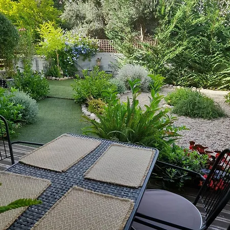 Apartamento Garden By The Sea Kalamata Exterior foto